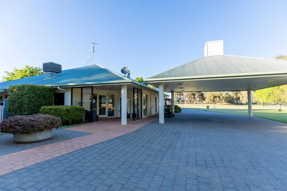 Murray Downs Resort Hotel in Victoria