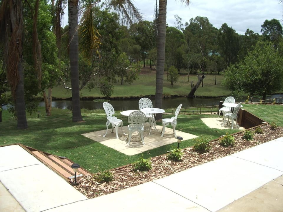 Park House Motor Inn Motel in Queensland
