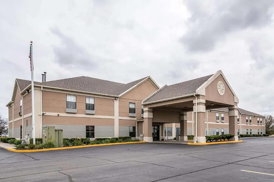 Relax Inn & Suites Hotel in Indiana