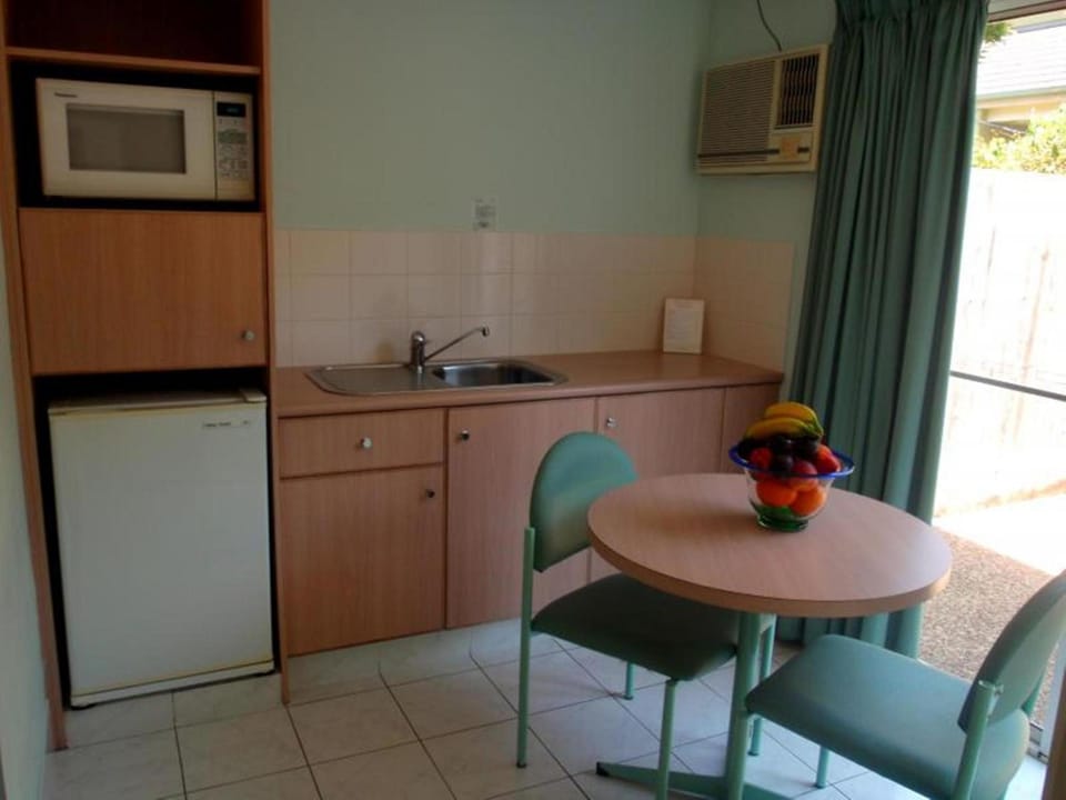 Runaway Bay Motor Inn Motel in Gold Coast