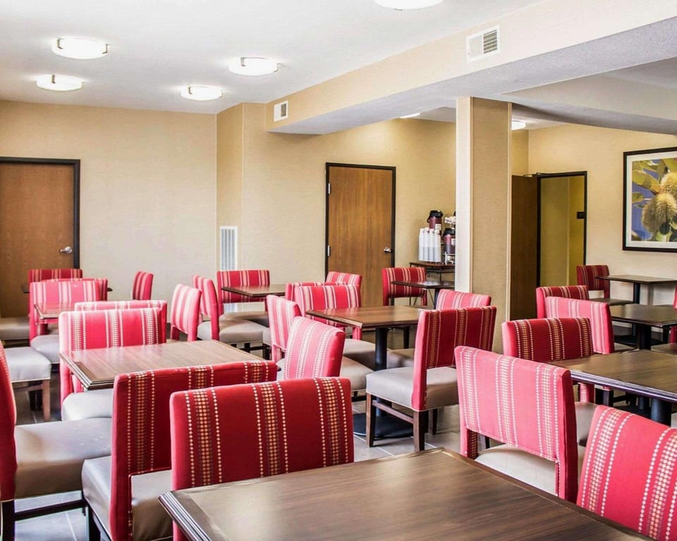 Comfort Inn River's Edge Hotel in Huron