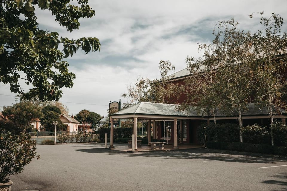 The Lawson Riverside Suites Motel in North Wagga Wagga