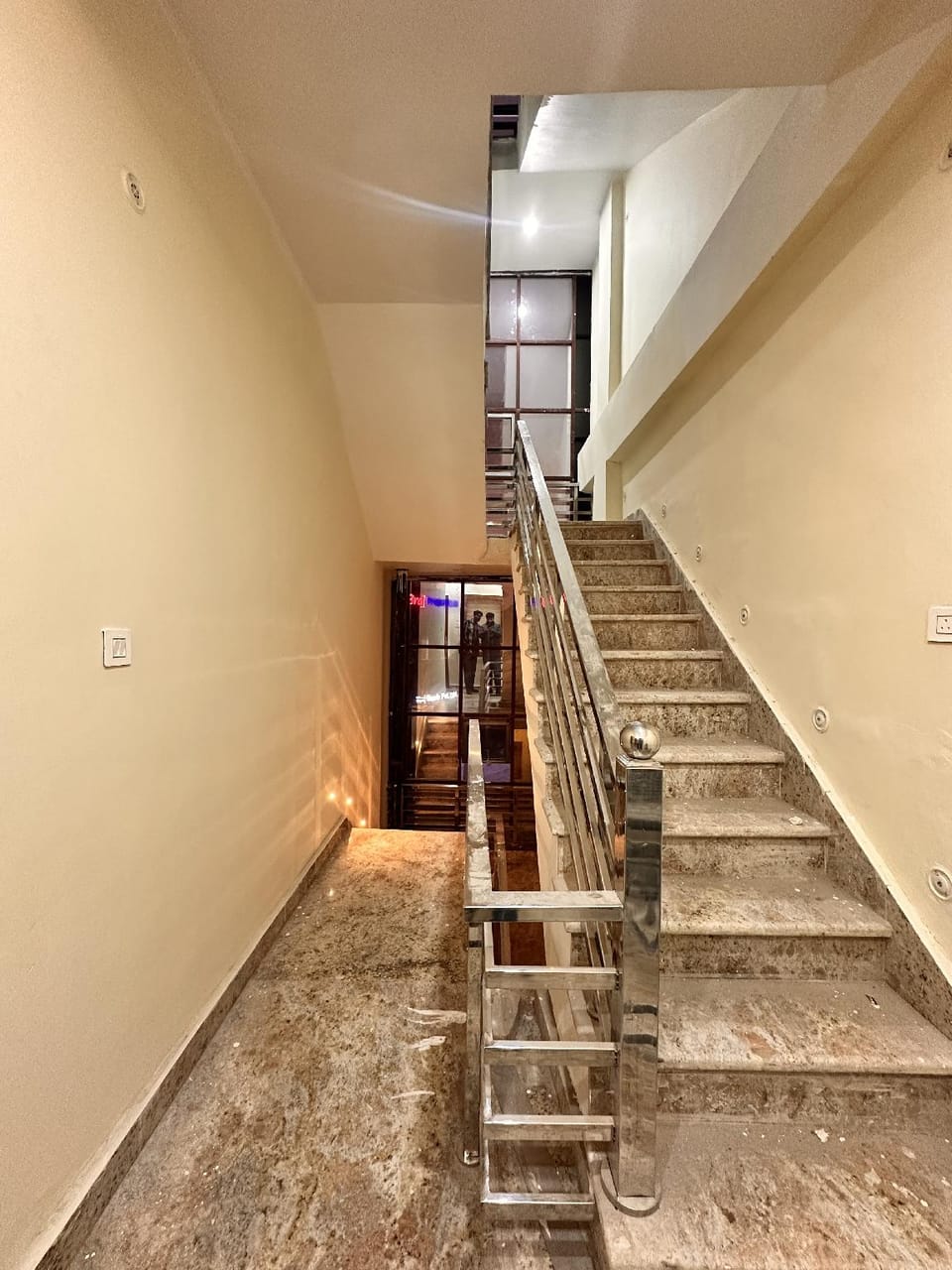 Hotel RK Palace Vrindavan - Near Bankey Bihari and Prem Mandir Hotel in Uttar Pradesh