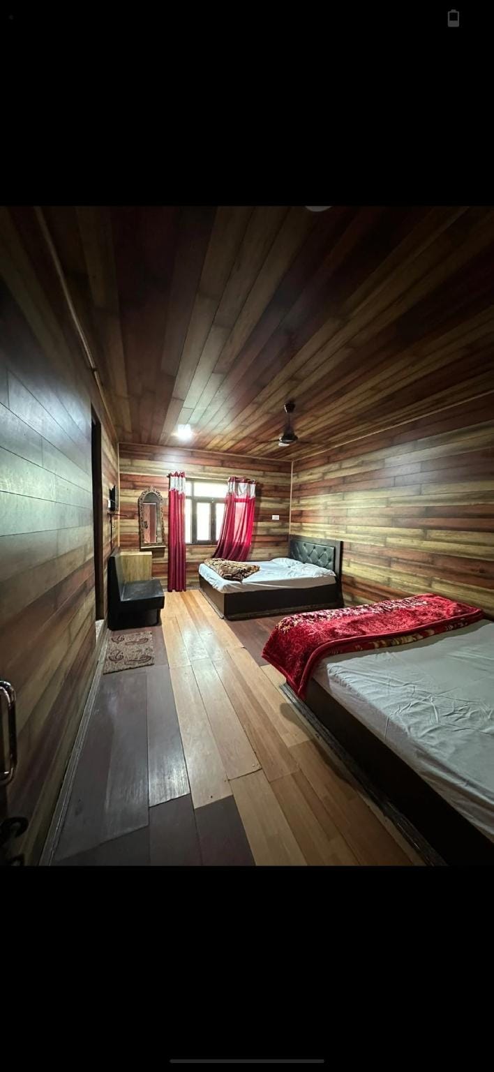 Hotel Azhar Fateh Kadal Srinagar Jammu and Kashmir Hotel in India
