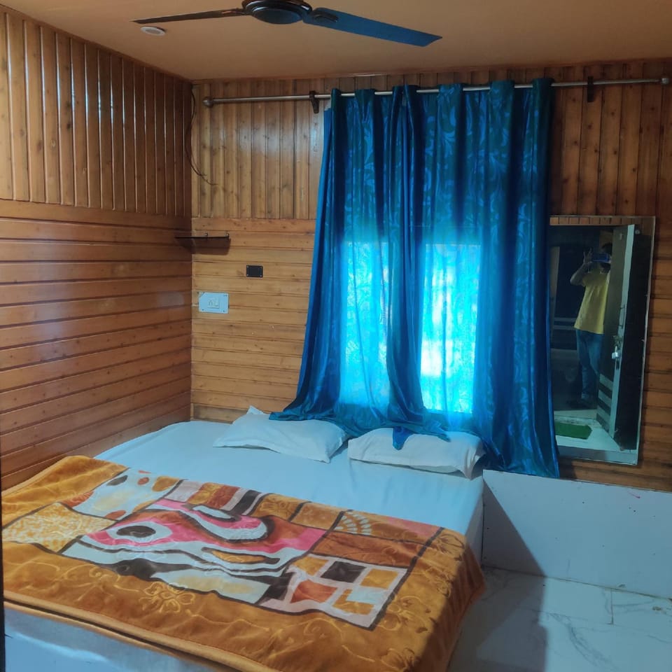 Hotel Azhar Fateh Kadal Srinagar Jammu and Kashmir Hotel in India