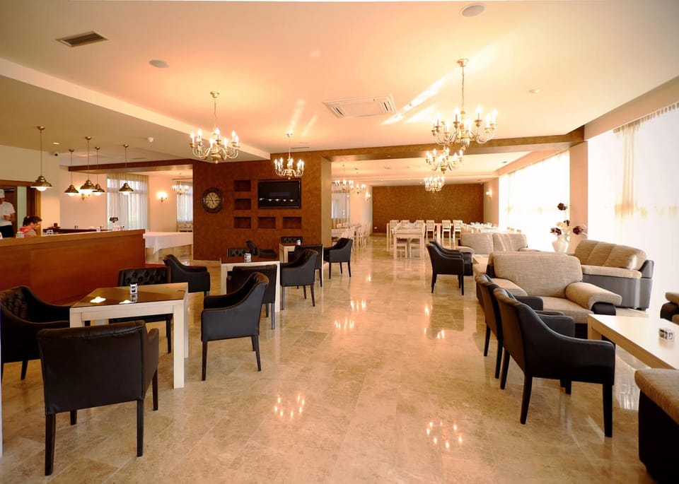 Shared lounge/TV area