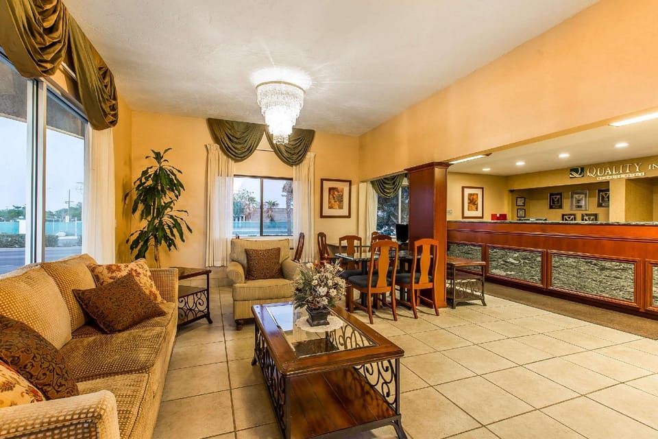 Quality Inn Near China Lake Naval Station Hotel in Ridgecrest