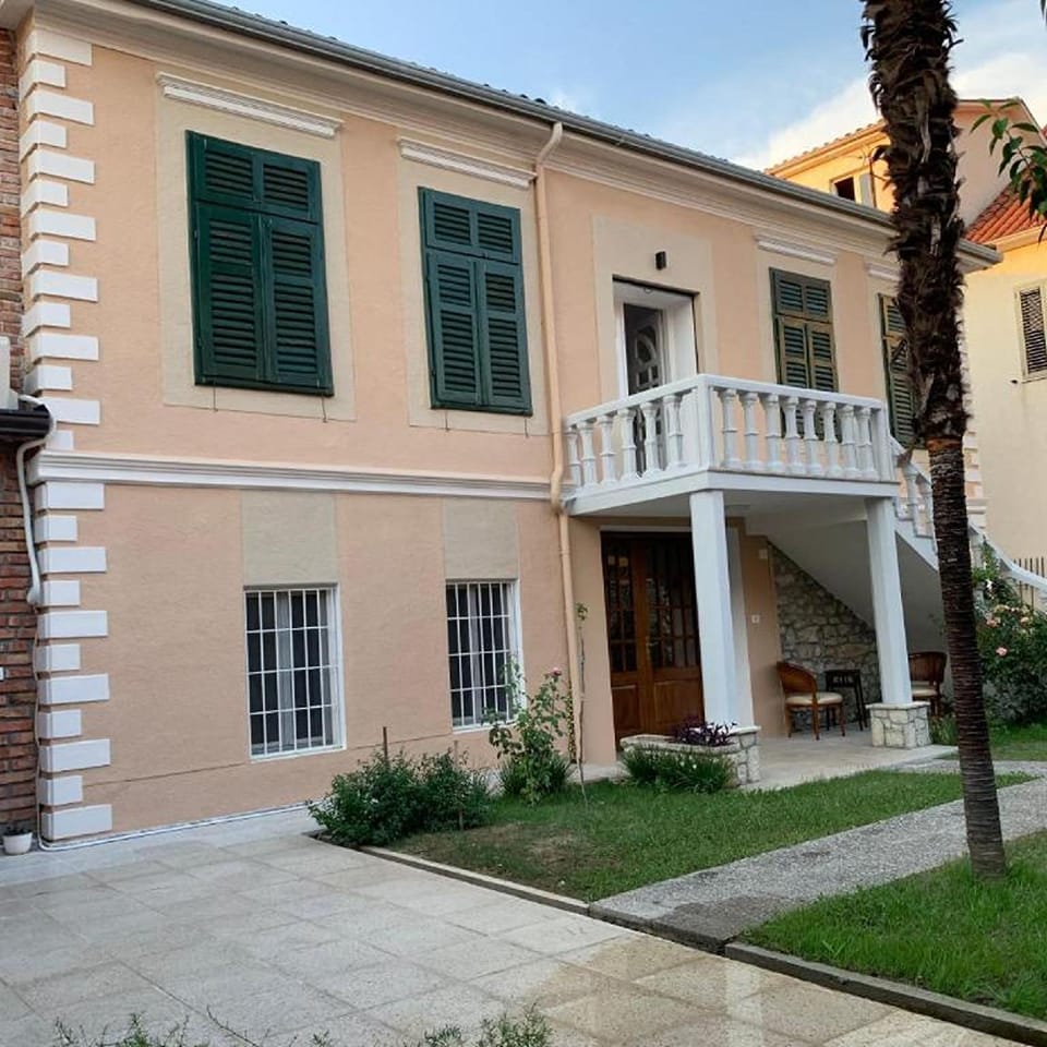 Vintage Villa Apartment hotel in Montenegro