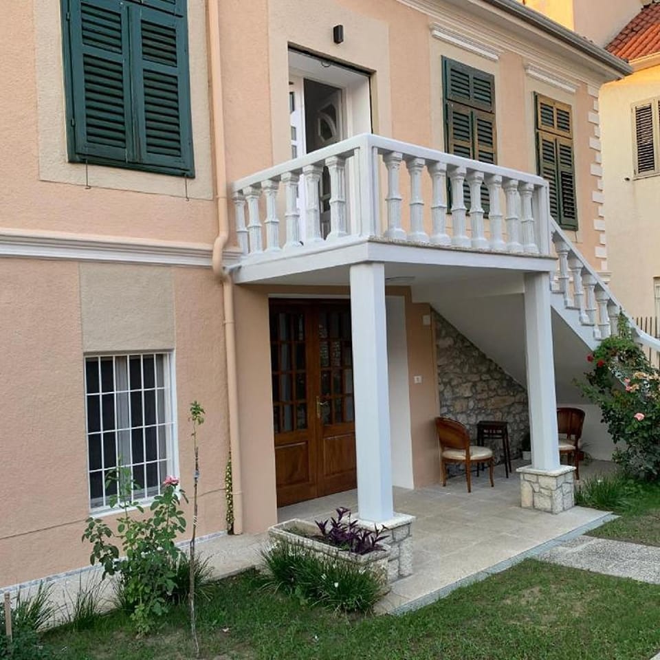 Vintage Villa Apartment hotel in Montenegro