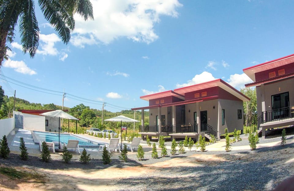 PS Lanta Resort Hotel in Sala Dan