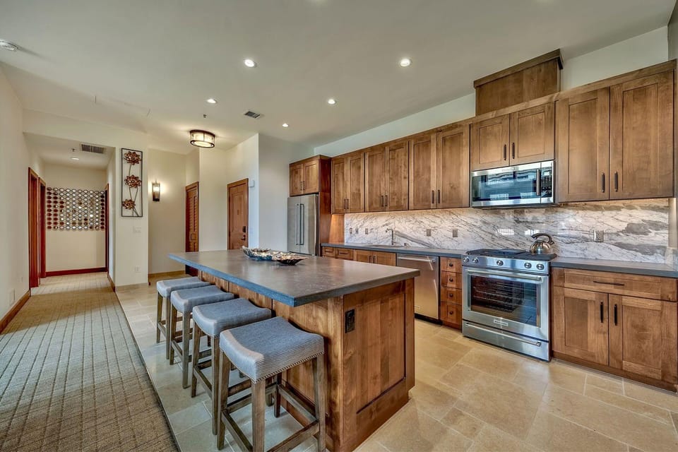Luxury Three Bedroom  Steps From Heavenly Village Condo by RedAwning Hotel in Stateline