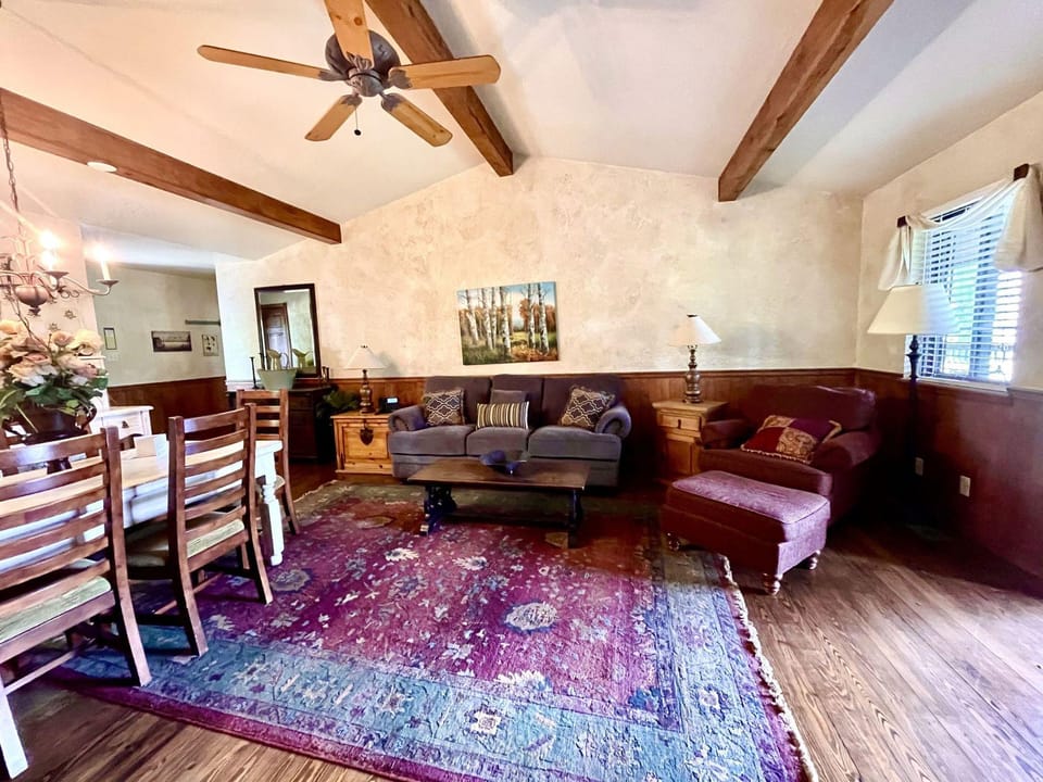 C8, Two bedroom, two bath log-sided, lake view luxury cottage with hot tub by RedAwning Hotel in Lake Ouachita