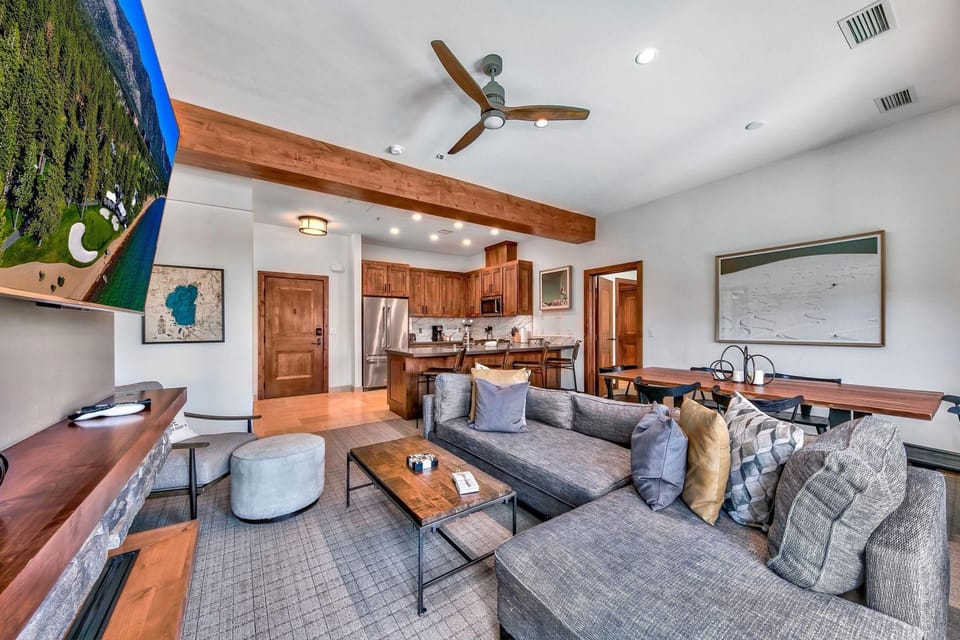 Luxury 2Br Residence steps from Heavenly Village & Gondola by RedAwning Hotel in Stateline
