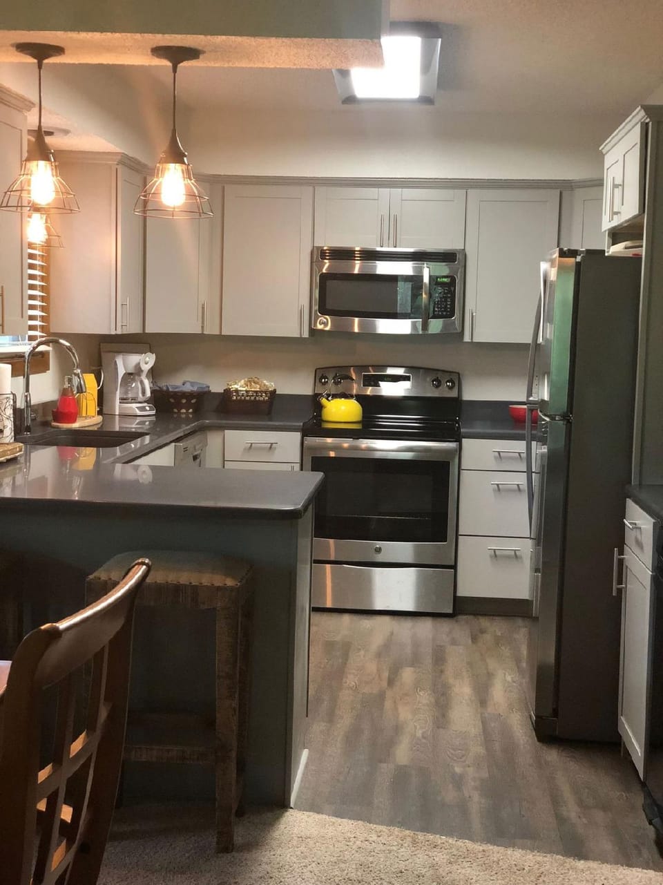 Forest view, log-sided two bedroom, two bath condo on Lake Ouachita. by RedAwning Hotel in Lake Ouachita