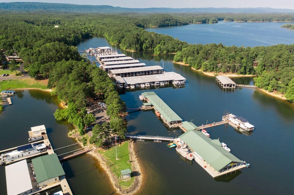 Mountain Harbor Forest View Lodge cottage by RedAwning Hotel in Lake Ouachita