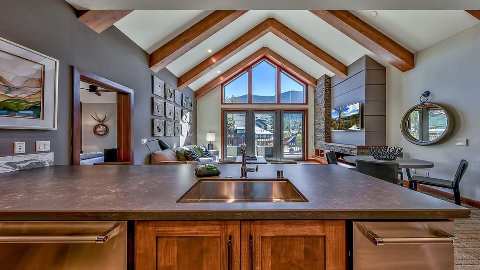 Luxury 2br Steps From Heavenly Village & Gondola 2 Bedroom Condo by RedAwning Hotel in Stateline