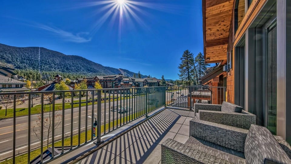 Luxury 2br Steps From Heavenly Village & Gondola 2 Bedroom Condo by RedAwning Hotel in Stateline