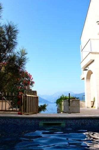 Villa Leut Montesol Tivat Krasici Hotel in Kotor Municipality