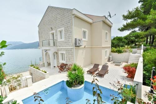 Villa Leut Montesol Tivat Krasici Hotel in Kotor Municipality