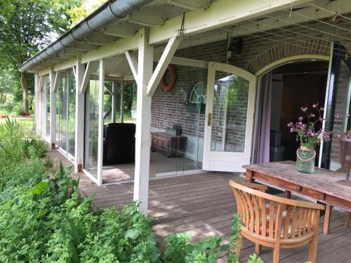 de Zeilende kraay Hotel in Limburg (province)