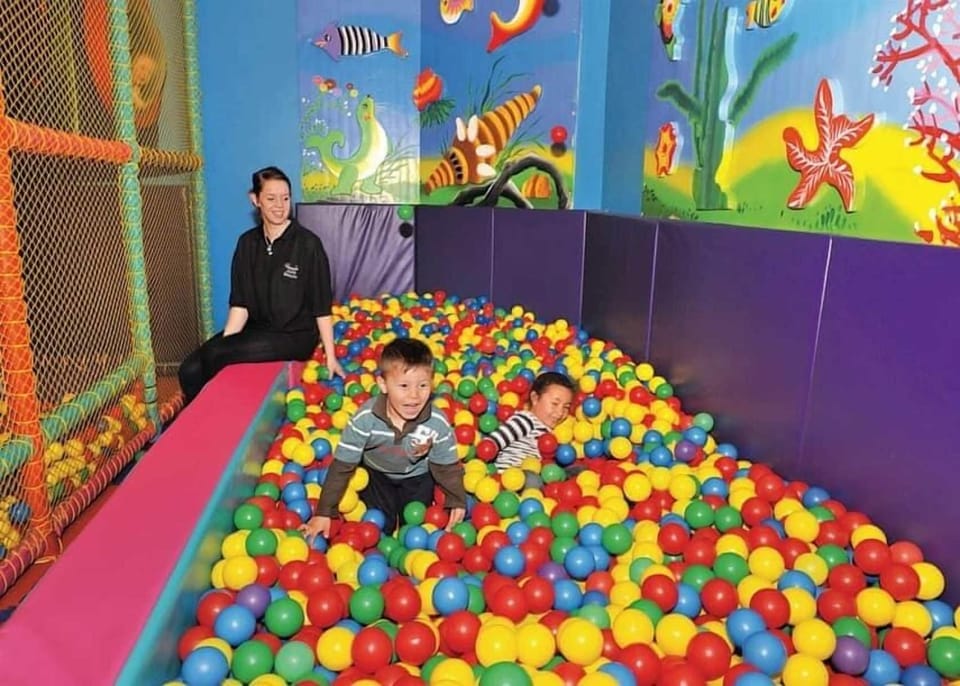 BAF Luxury Stays - Caravan Sleeps 8 Hotel in Northampton