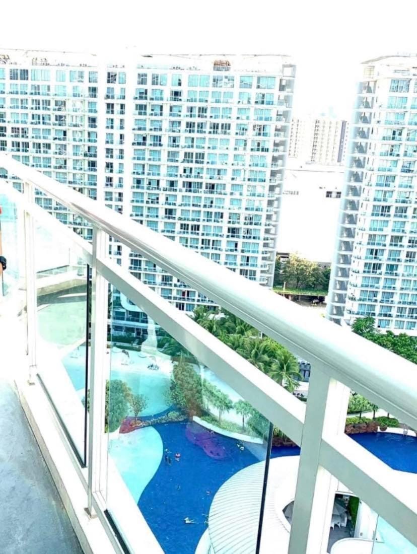 AZURE C4 BEACHPOOL balcony wifi MULTIPLE UNITS Apartment hotel in Paranaque