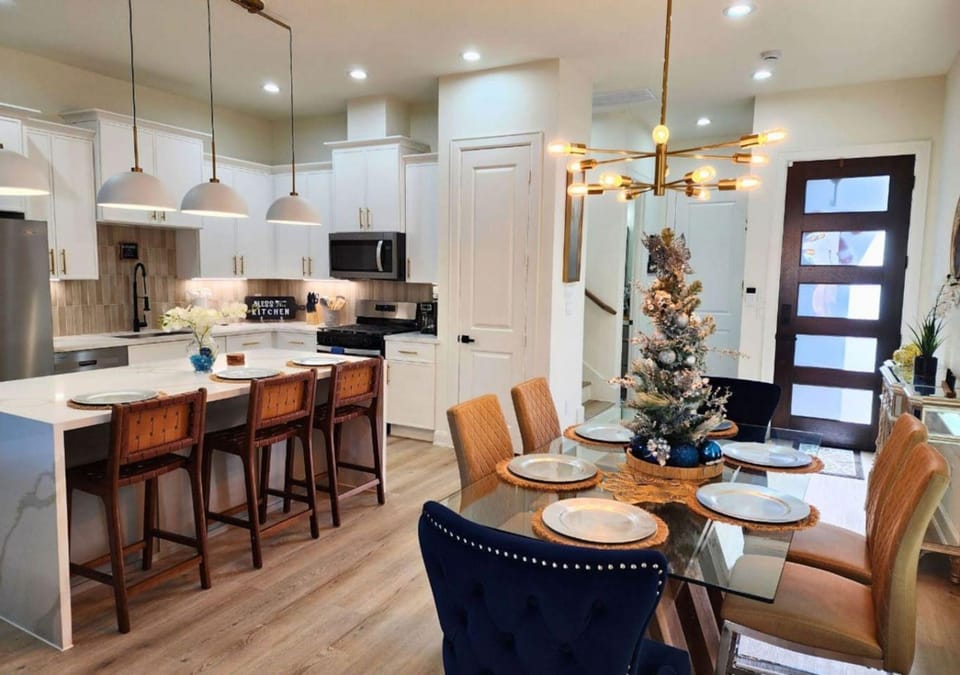 Family Home Game Room Near Med Center Hotel in Harris County