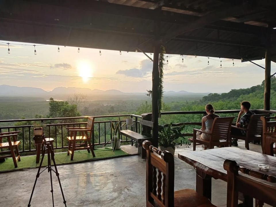 BaanPhutawanLanta Hotel in Sala Dan
