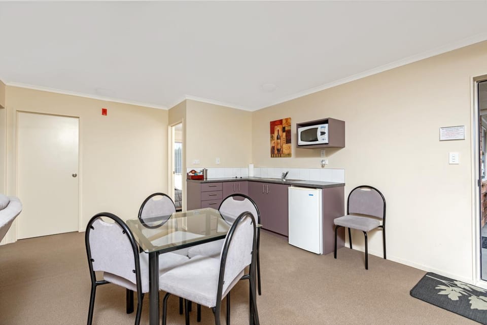 BK's Chardonnay Motor Lodge Motel in Wellington Region