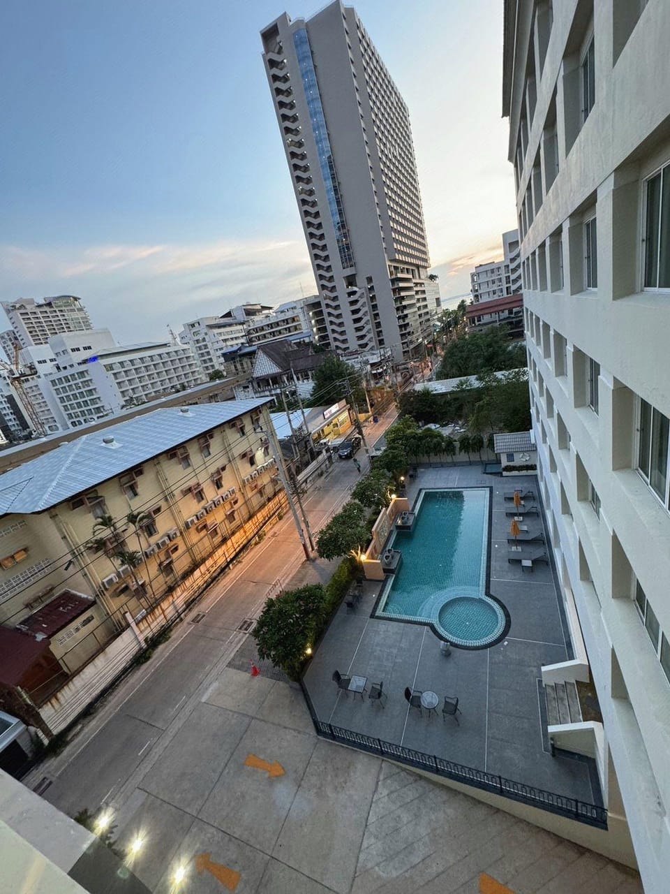 Crown Pattaya Beach Hotel Hotel in Pattaya City