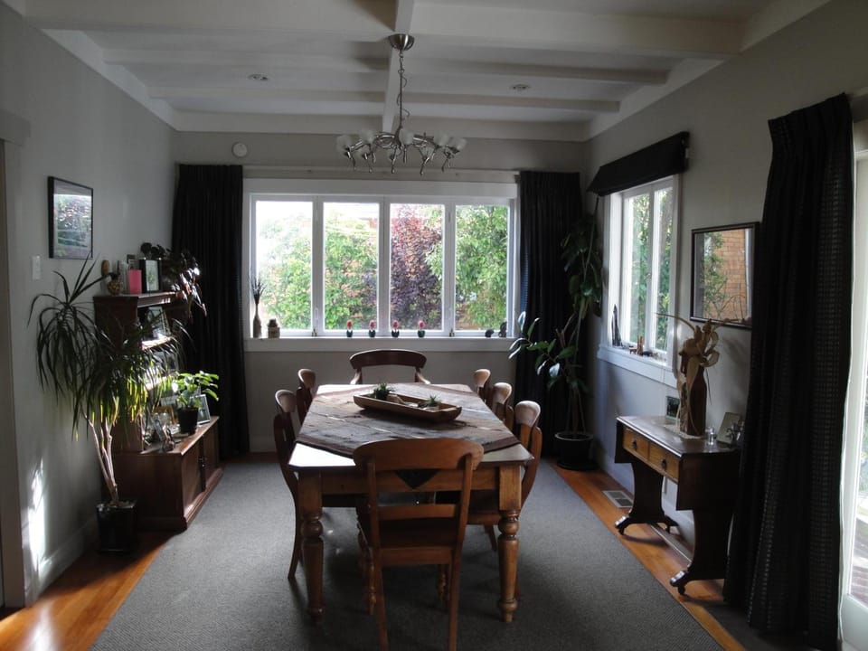 English Tudor House Hotel in Hamilton