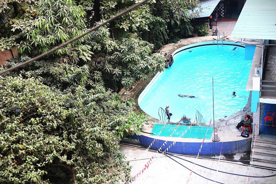 Swimming pool [outdoor]