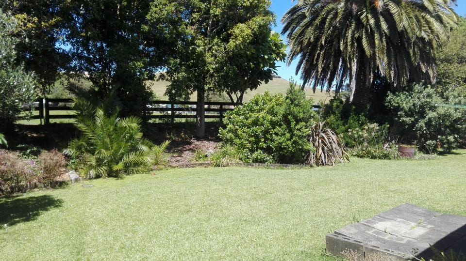 Waters Edge B&B Hotel in Northland