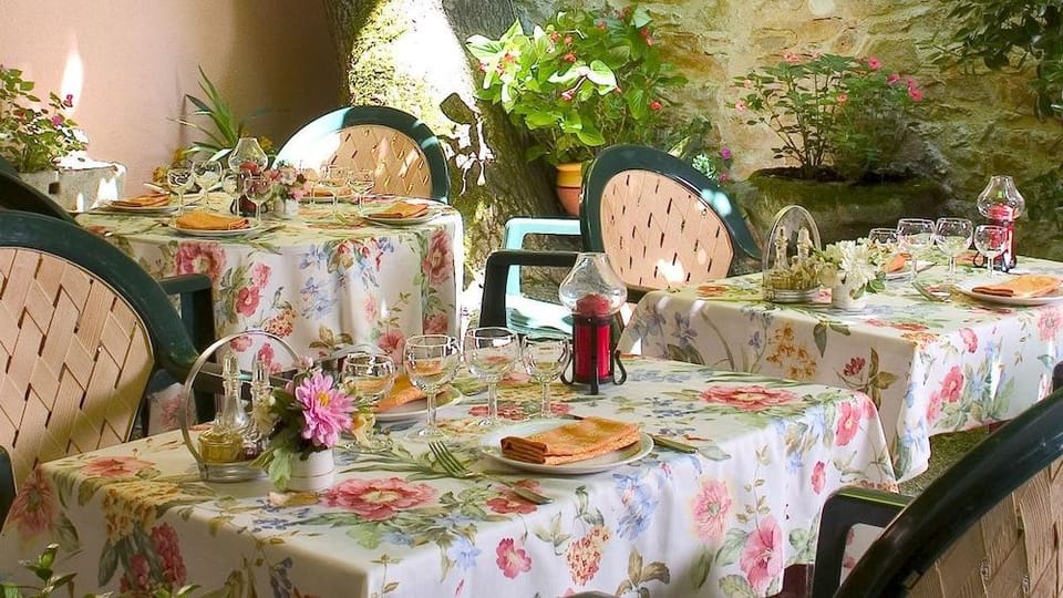 Hotel Le Commerce Hotel in Occitanie
