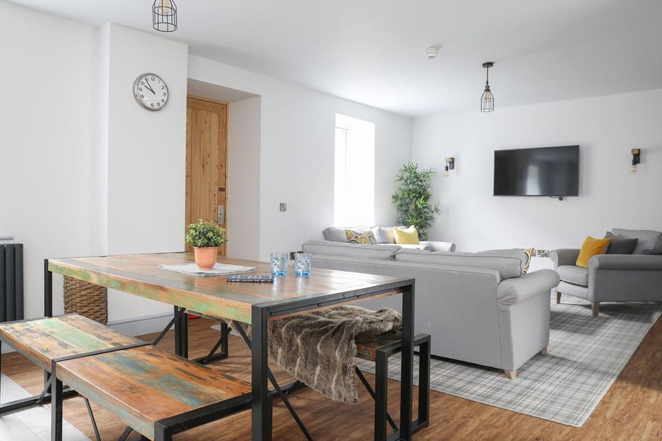 Shared lounge/TV area