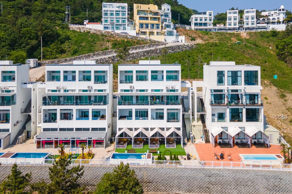 The Oasis Jacuzzi & Pool Villa Hotel in South Korea