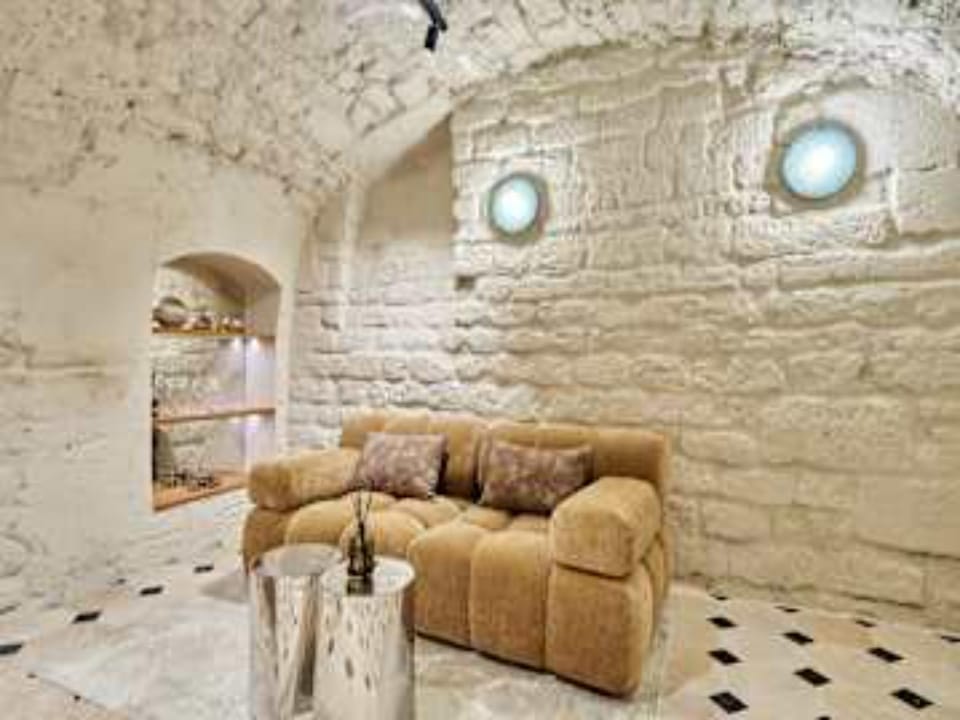 Sublim new triplex on Place des Vosges Hotel in Paris