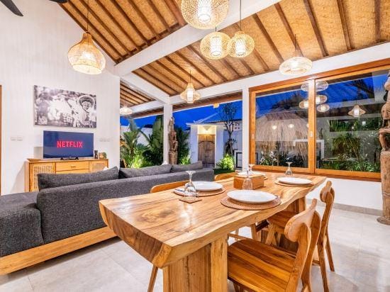 1BR Private Pool Villa Kepompong Hotel in North Kuta