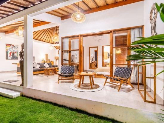 1BR Private Pool Villa Kepompong Hotel in North Kuta
