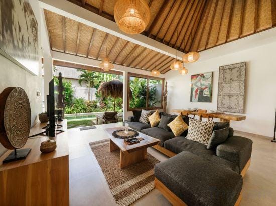 1BR Private Pool Villa Kepompong Hotel in North Kuta