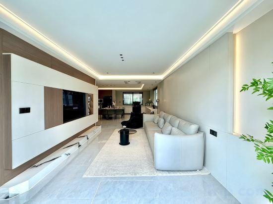 NEW Luxury 6BR Pool Villa Pattaya, 10mn Walking St Hotel in Pattaya City