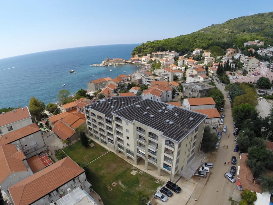 Beachfront Apartments Oaza 2 Hotel in Budva Municipality