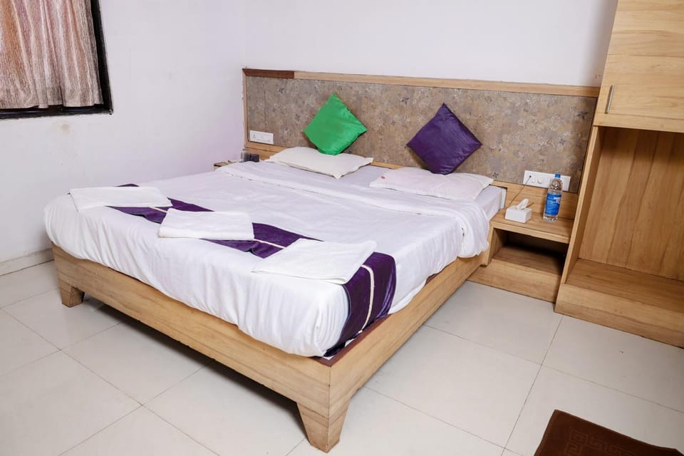 Hotel Green Palm Stays Hotel in Maharashtra