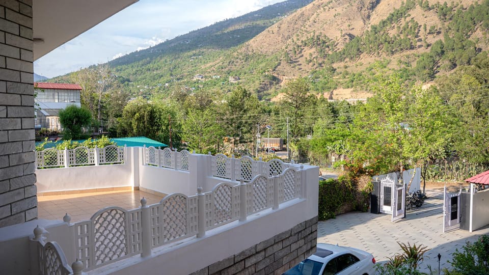 White House by Kulut, Kullu Hotel in Himachal Pradesh