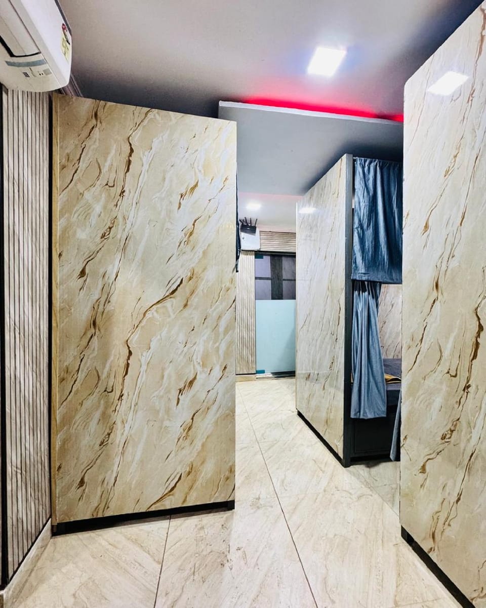 Blue Top Dormitory Bed and Breakfast in Mumbai
