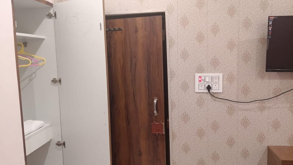 Hotel DLA Rooms and Restaurant Hotel in Uttar Pradesh