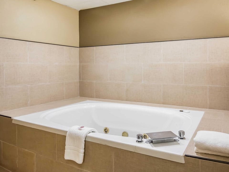 Comfort Inn & Suites Hamilton Place Hotel in Chattanooga