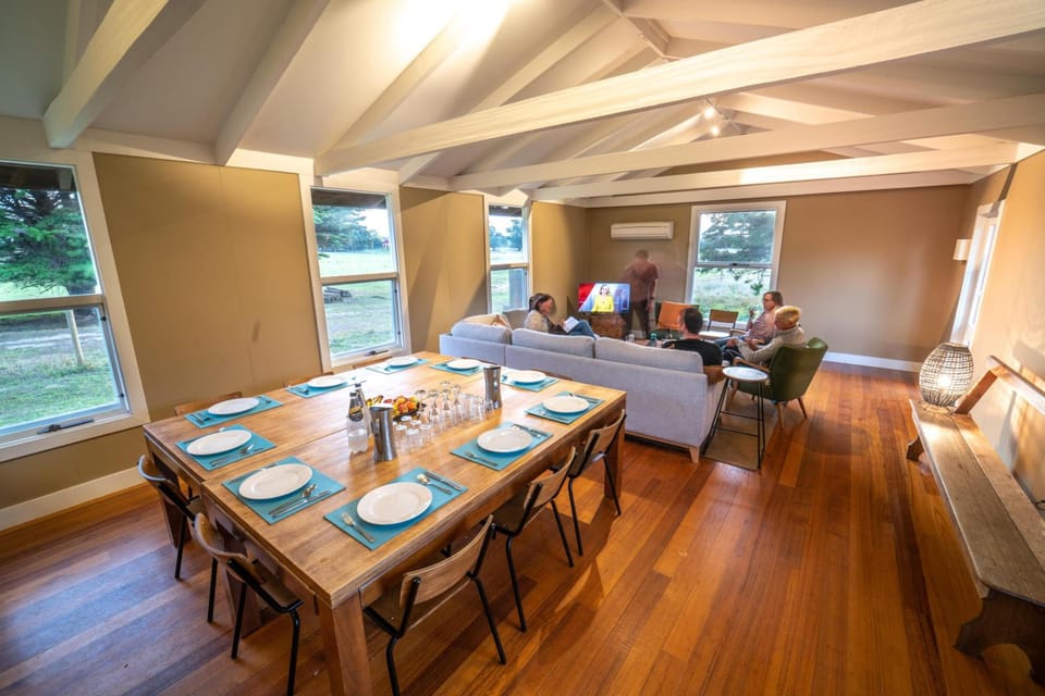 Shared lounge/TV area