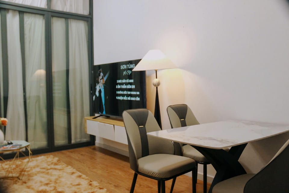 Shared lounge/TV area