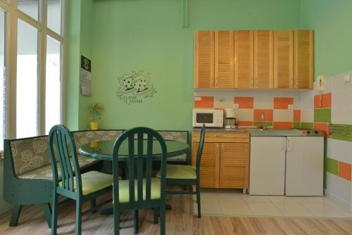 Sobe Zlatna Greda Motorcycle friendly Hostel in Novi Sad